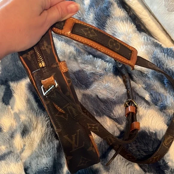 Louis Vuitton Monogram Crossbody Bag in Brown and Tan - Picture 4 of 8